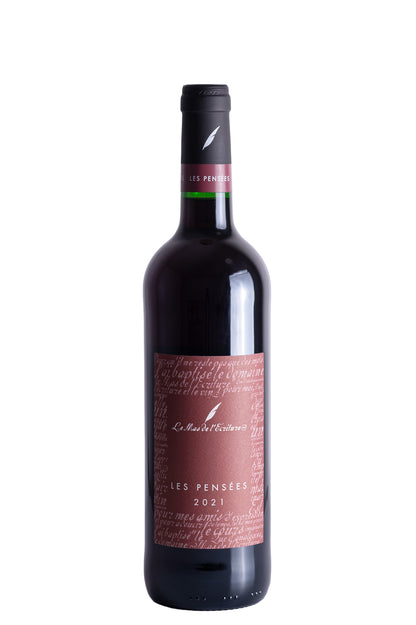 Bouteille de 'Les Pensées rouge 2021' du Mas de l'Ecriture, présentée sur un fond blanc net. Ce vin rouge, produit dans le Languedoc et caractérisé par des notes profondes et équilibrées, est un exemple parfait de la qualité des vins des Terrasses du Larzac.